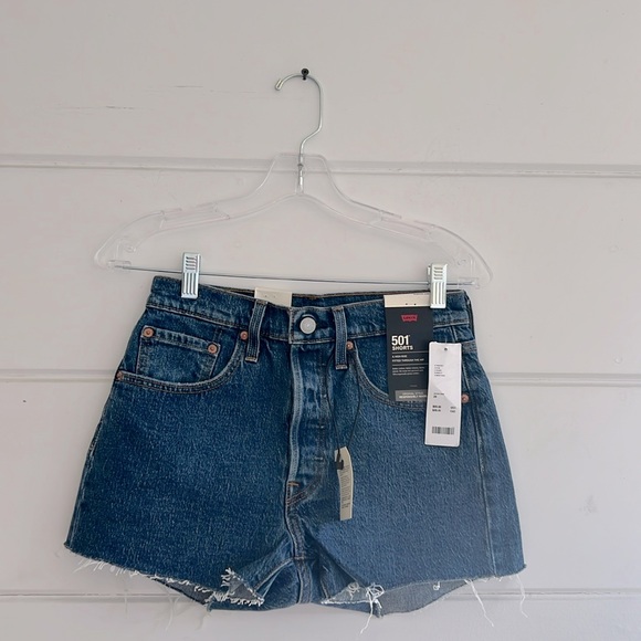 Levi’s 501 Shorts - Picture 1 of 8